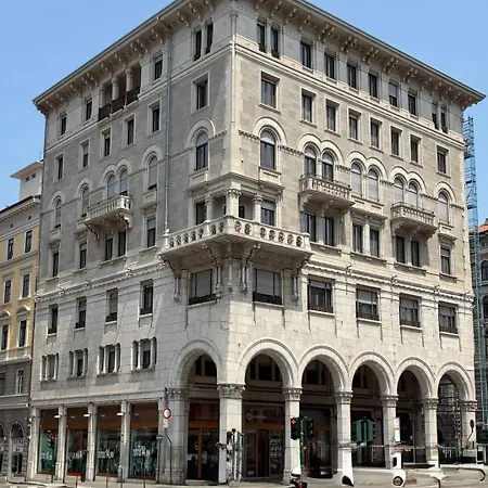 Palazzo Goldoni 93 Триест