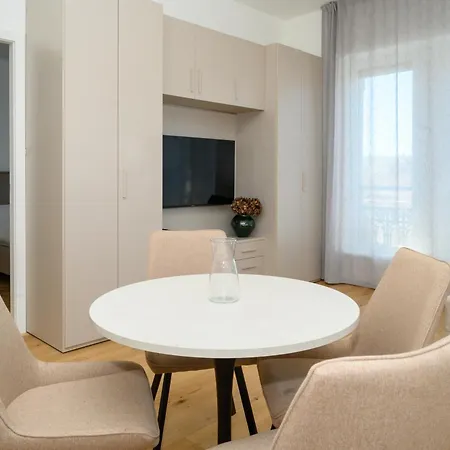 Palazzo Goldoni 93 Апартаменты *