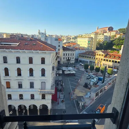 Palazzo Goldoni 93 * Триест